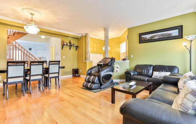 8 Margaret Rose Crt, House detached with 3 bedrooms, 4 bathrooms and 4 parking in Toronto ON | Image 5