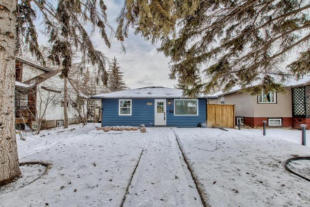 6132 32 Avenue Nw, House detached with 2 bedrooms, 1 bathrooms and 2 parking in Calgary AB | Image 1
