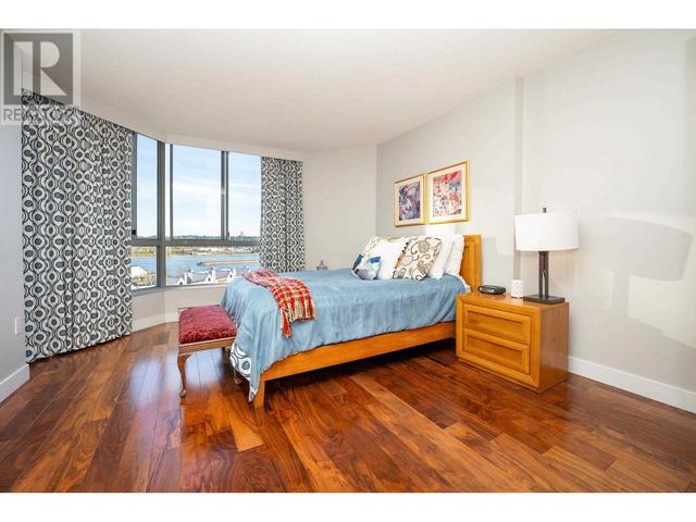 1105 - 1235 Quayside Drive, Condo with 2 bedrooms, 2 bathrooms and 1 parking in New Westminster BC | Image 16