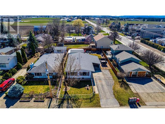 3585 Dunkley Drive, House detached with 2 bedrooms, 2 bathrooms and 6 parking in Armstrong BC | Image 3