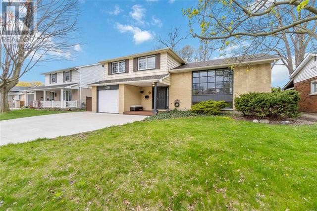 1339 Echo Road, Home with 3 bedrooms, 1 bathrooms and null parking in Sarnia ON | Image 2