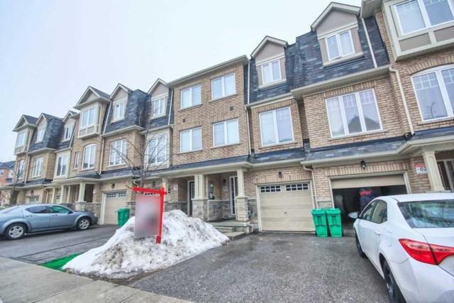 31 Magdalene Cres, House attached with 3 bedrooms, 3 bathrooms and 2 parking in Brampton ON | Image 2
