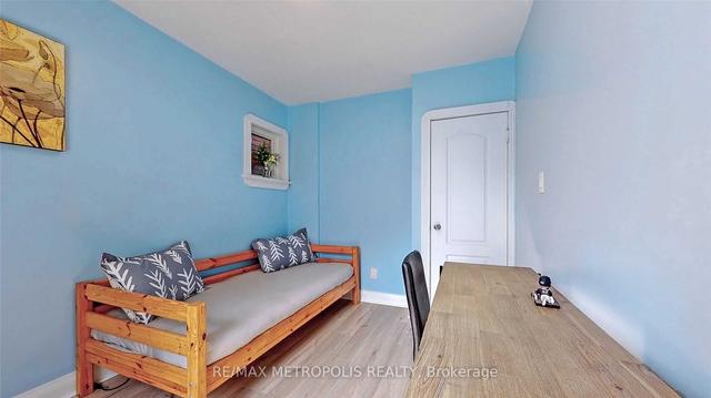 409 Mortimer Ave, House detached with 2 bedrooms, 3 bathrooms and 1 parking in Toronto ON | Image 6