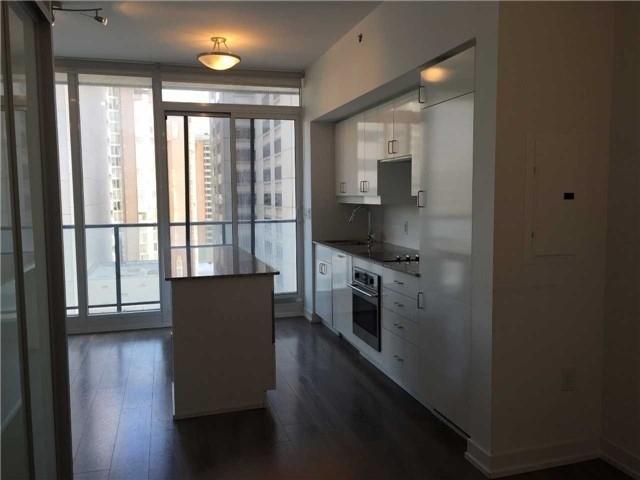 1610 - 426 University Ave, Condo with 2 bedrooms, 1 bathrooms and 0 parking in Toronto ON | Image 3