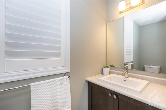 206 Nightfall Street, Townhouse with 3 bedrooms, 3 bathrooms and 3 parking in Ottawa ON | Image 4