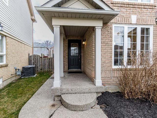1059 Deacon Dr, House detached with 4 bedrooms, 3 bathrooms and 6 parking in Milton ON | Image 12