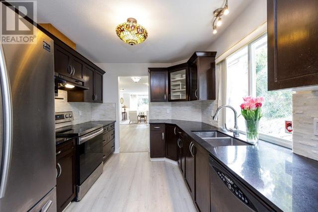 869 Seymour Boulevard, House detached with 4 bedrooms, 2 bathrooms and 2 parking in North Vancouver BC | Image 7
