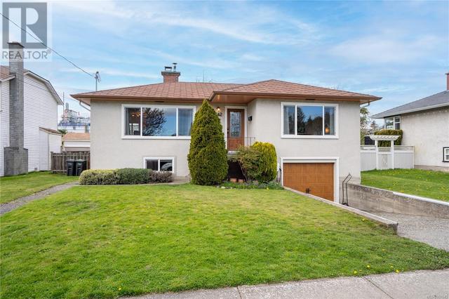 542 Joffre St, House detached with 4 bedrooms, 2 bathrooms and 1 parking in Esquimalt BC | Image 1