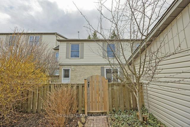 339 Everglade Cres, Townhouse with 4 bedrooms, 3 bathrooms and 2 parking in London ON | Image 23