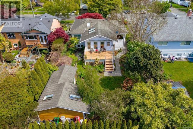 344 Stannard Ave, House detached with 3 bedrooms, 2 bathrooms and 1 parking in Victoria BC | Image 65
