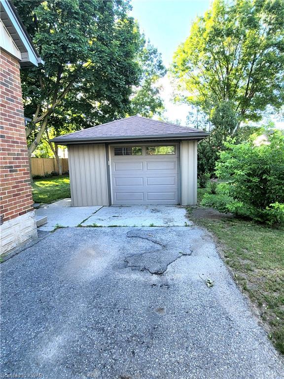 84 Belleview Avenue, House detached with 3 bedrooms, 1 bathrooms and 4 parking in Kitchener ON | Image 18
