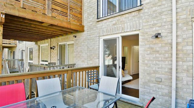 87 Wilkes Cres, House attached with 3 bedrooms, 4 bathrooms and 3 parking in Toronto ON | Image 2