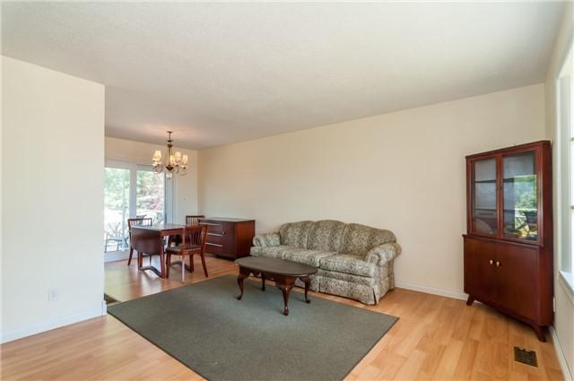332 Rodger Rd, House detached with 3 bedrooms, 2 bathrooms and 3 parking in Orillia ON | Image 2