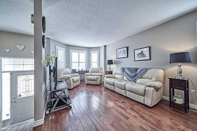 32 Goodwin Ave, House detached with 3 bedrooms, 3 bathrooms and 4 parking in Clarington ON | Image 2