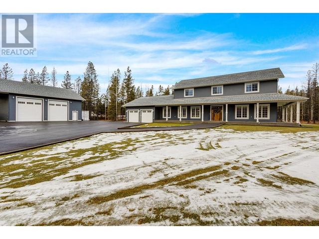 3820 Reeves Drive, House detached with 6 bedrooms, 4 bathrooms and null parking in Fraser Fort George D BC | Image 3