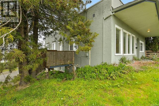 232 Burnside Rd W, House detached with 2 bedrooms, 2 bathrooms and 2 parking in Saanich BC | Image 33