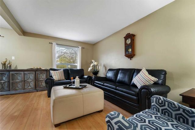 47 Longbourne Cres, House semidetached with 3 bedrooms, 3 bathrooms and 5 parking in Brampton ON | Image 6