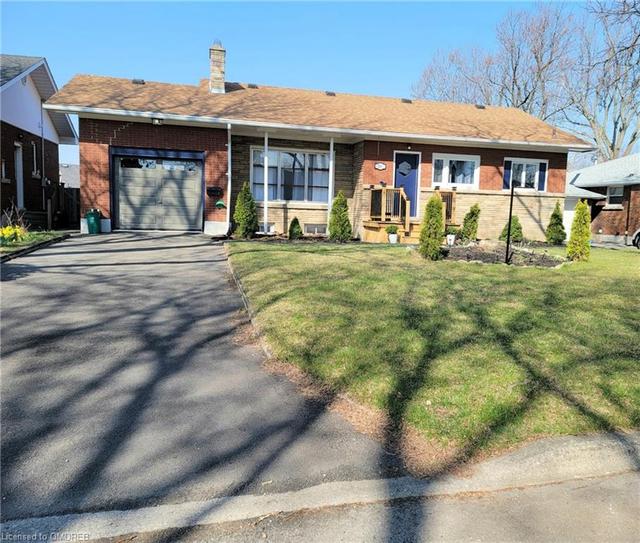 16 Masterson Drive, House detached with 5 bedrooms, 2 bathrooms and 3 parking in St. Catharines ON | Image 1