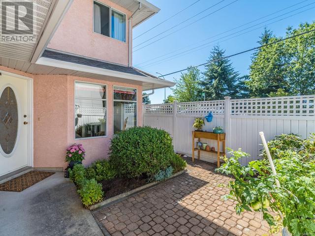 1 - 3570 Norwell Dr, House attached with 2 bedrooms, 3 bathrooms and 4 parking in Nanaimo BC | Image 2