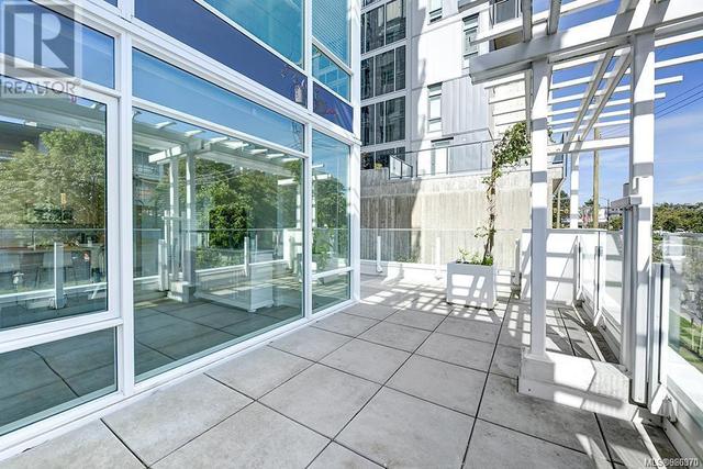 209 - 1090 Johnson St, Condo with 2 bedrooms, 1 bathrooms and 1 parking in Victoria BC | Image 2