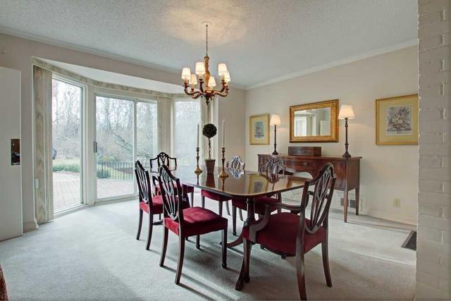 2 Campbell Cres, House detached with 2 bedrooms, 2 bathrooms and 5 parking in Toronto ON | Image 5