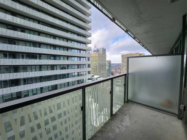 3306 - 50 Charles St E, Condo with 1 bedrooms, 1 bathrooms and 0 parking in Toronto ON | Image 3