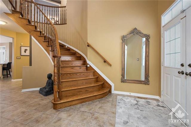 49 Pondhollow Way, House detached with 5 bedrooms, 4 bathrooms and 4 parking in Ottawa ON | Image 3