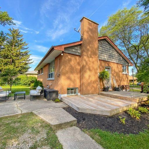 69 Vimy Crescent, House detached with 4 bedrooms, 2 bathrooms and 2 parking in Sarnia ON | Image 8