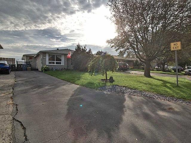 2 Eliot Pl, House semidetached with 3 bedrooms, 2 bathrooms and 5 parking in Guelph ON | Image 1