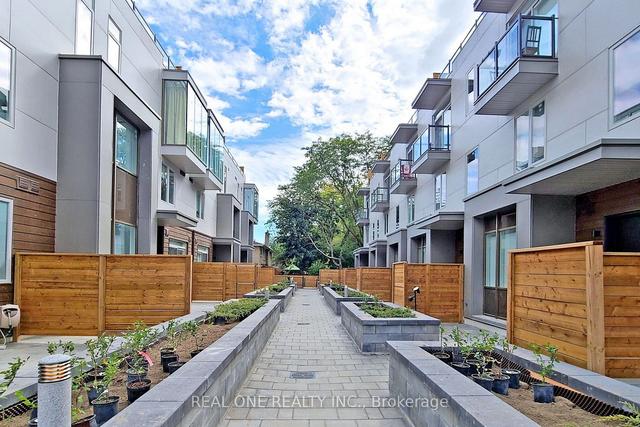 unit 6 - 25 Dervock Cres, Townhouse with 4 bedrooms, 4 bathrooms and 2 parking in Toronto ON | Image 1