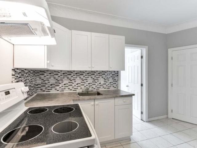 186 Sherman Ave N, House detached with 4 bedrooms, 3 bathrooms and null parking in Hamilton ON | Image 2