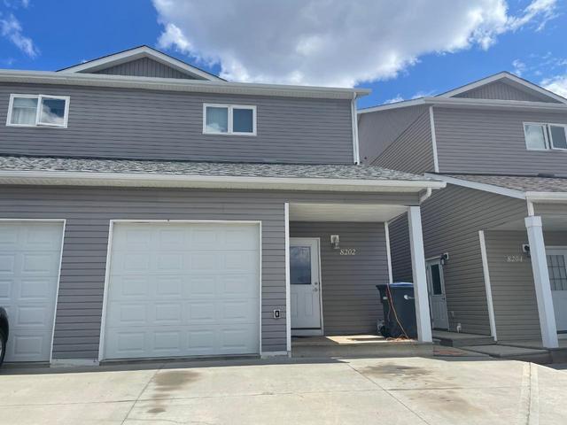 8202 18 Street, House detached with 5 bedrooms, 2 bathrooms and 1 parking in Dawson Creek BC | Image 1