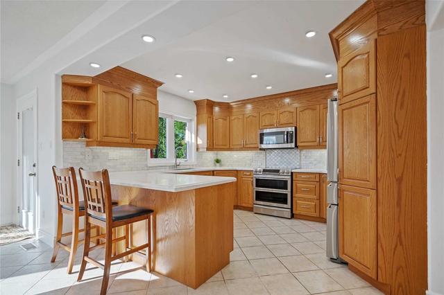 881 Hinterland Dr, House detached with 4 bedrooms, 4 bathrooms and 6 parking in Oshawa ON | Image 6
