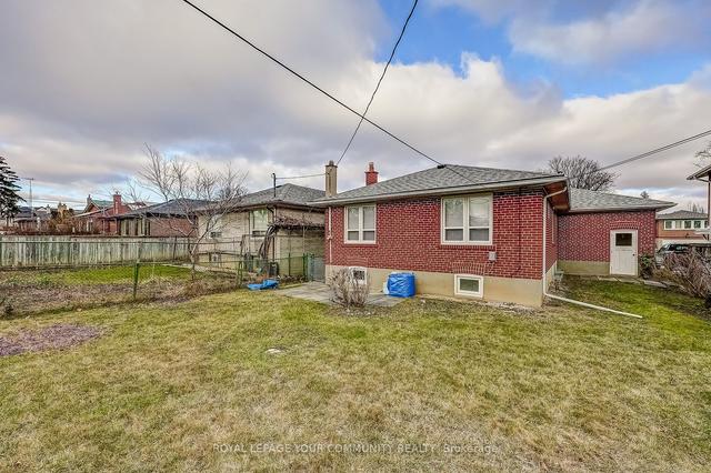 75 Norgrove Cres, House detached with 3 bedrooms, 2 bathrooms and 3 parking in Toronto ON | Image 32