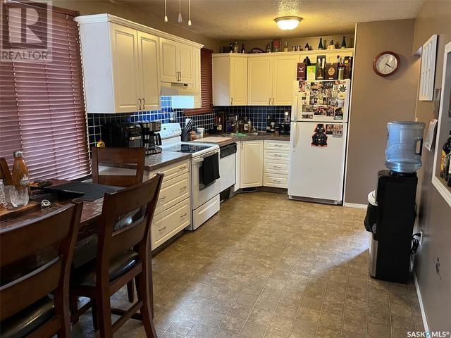 425 Young Street, House detached with 3 bedrooms, 1 bathrooms and null parking in Bienfait SK | Image 2