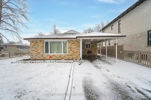 6 Dorward Dr, House detached with 3 bedrooms, 2 bathrooms and 5 parking in Toronto ON | Image 1