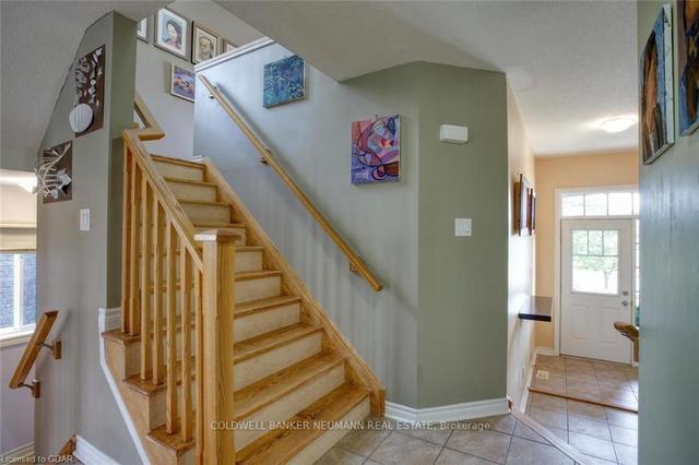 194 Goodwin Dr, House detached with 3 bedrooms, 4 bathrooms and 3 parking in Guelph ON | Image 5