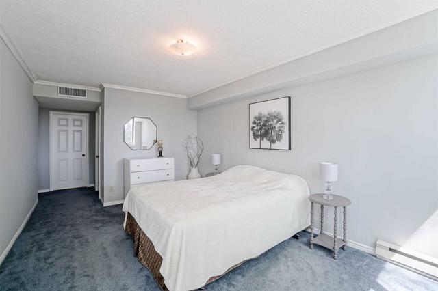 305 - 4235 Sherwoodtowne Blvd, Condo with 2 bedrooms, 2 bathrooms and 1 parking in Mississauga ON | Image 2