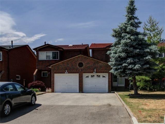 867 Riley Crt, House semidetached with 3 bedrooms, 3 bathrooms and 3 parking in Mississauga ON | Image 1