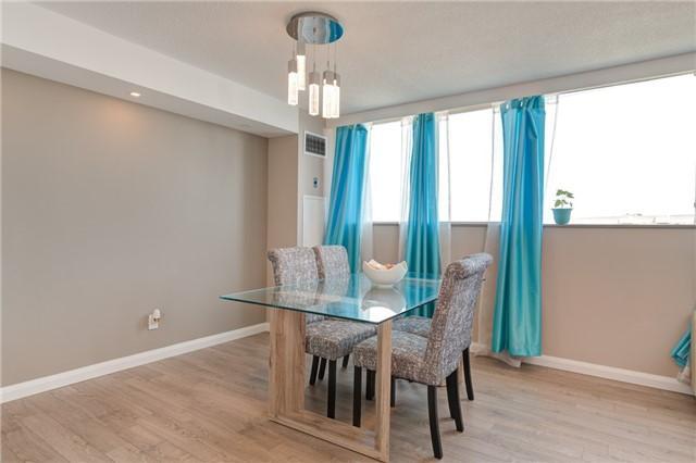 Sph12 - 3695 Kaneff Cres, Condo with 3 bedrooms, 2 bathrooms and 2 parking in Mississauga ON | Image 4