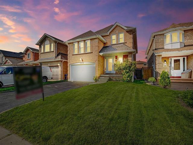 1018 Fernandez Dr, House detached with 3 bedrooms, 3 bathrooms and 4 parking in Mississauga ON | Image 23
