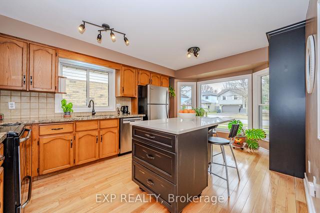 44 Celia Cres, House detached with 2 bedrooms, 2 bathrooms and 4 parking in Guelph ON | Image 3