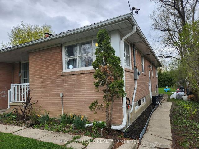 422 Drewry Ave N, House detached with 3 bedrooms, 2 bathrooms and 5 parking in Toronto ON | Image 11