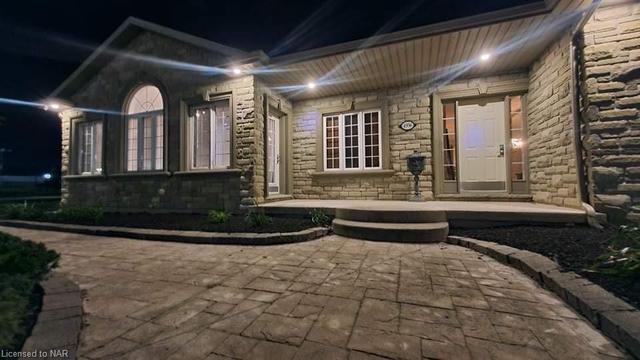 4956 Dorchester Road, House detached with 7 bedrooms, 3 bathrooms and 8 parking in Niagara Falls ON | Image 3