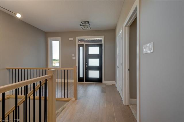 2269 Linkway Boulevard, House detached with 2 bedrooms, 2 bathrooms and 4 parking in London ON | Image 3