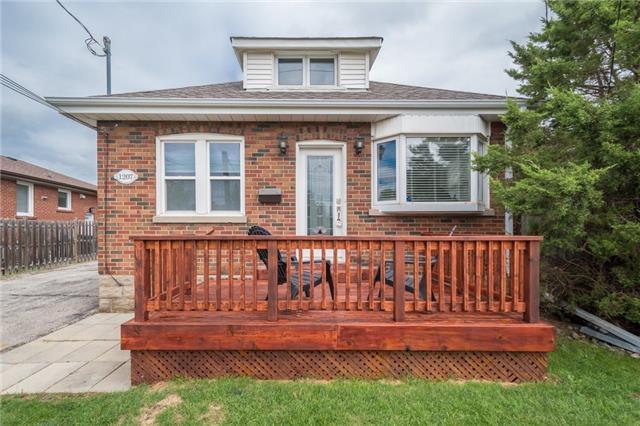1207 Northmount Ave, House detached with 3 bedrooms, 2 bathrooms and 10 parking in Mississauga ON | Image 2