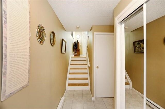 41 Briar Path, Townhouse with 3 bedrooms, 2 bathrooms and 2 parking in Brampton ON | Image 3