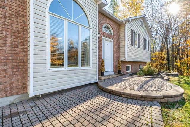 346 Cedar Crest Drive, House detached with 3 bedrooms, 2 bathrooms and 10 parking in Beckwith ON | Image 3