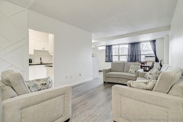 12 - 15 Nicklaus Dr, Condo with 4 bedrooms, 2 bathrooms and 1 parking in Hamilton ON | Image 5