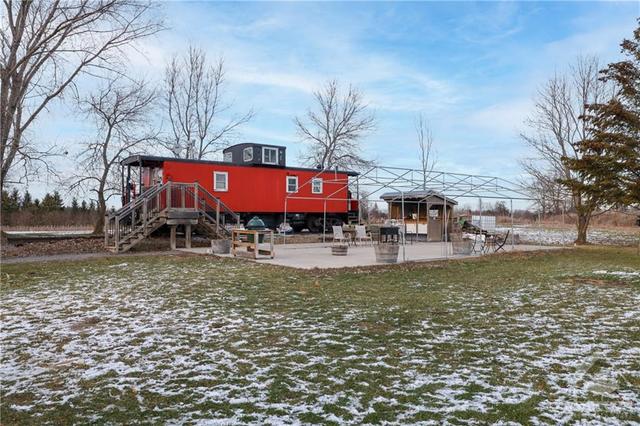 9261 33 Highway, House detached with 5 bedrooms, 4 bathrooms and 10 parking in Greater Napanee ON | Image 3